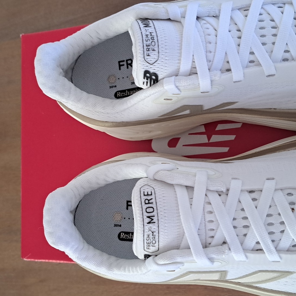 New Balance Fresh Foam x More V5 Sneaker - Color: White - Size: Women 6.5 - Picture 4 of 9